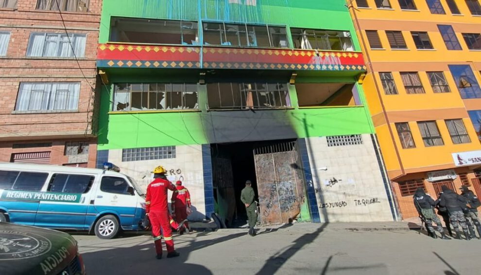 Desprecintan mercado paralelo de coca en Villa El Carmen