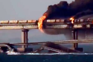 Explosión daña el puente de Kerch que enlaza Rusia con Crimea