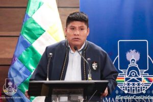 Senador Loza pide al ministro de Justicia que trabaje y deje de elogiar políticos de la derecha