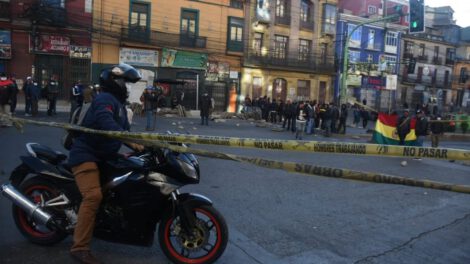 Mineros de Huanuni bloquean el centro paceño