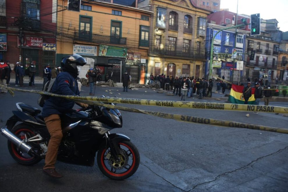 Mineros de Huanuni bloquean el centro paceño