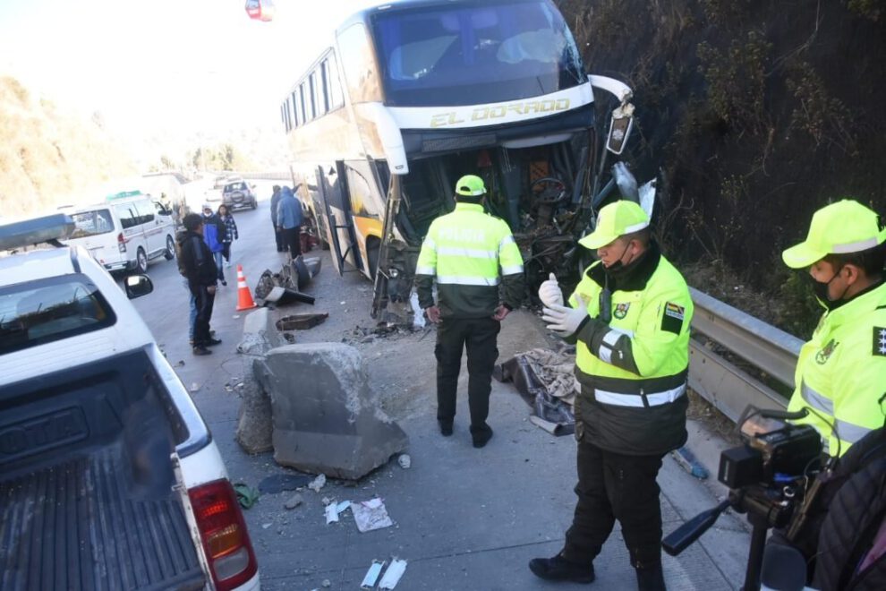 Accidente en la autopista La Paz-El Alto