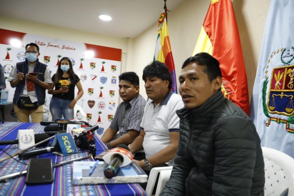 Evo Morales pide que bono Juancito Pinto se pague en los colegios