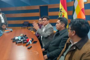 Diálogo mineros Huanuni con el ministro de Economía y Finanzas Públicas