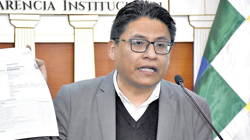 Ministro de Justicia Iván Lima sufre accidente de tránsito