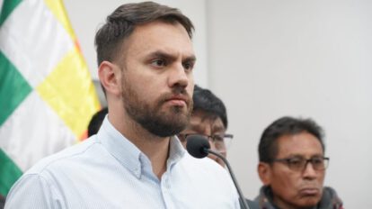Autorización de vidrios polarizados en conferencia de prensa con Eduardo del Castillo