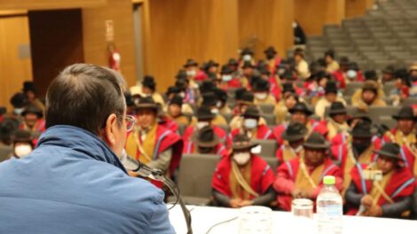 Desarrollo de Omasuyos con el Presidente Arce y los Ponchos Rojos