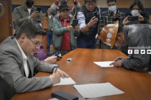 Acuerdo Gobierno Mineros Huanuni firmado por Marcelo Montenegro y Ronald Mamani