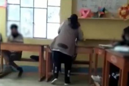 Maestra agrediendo a un estudiante en Cochabamba