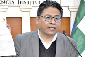 Iván Lima acusa a diputados del MAS por pedir cargos en el Estado