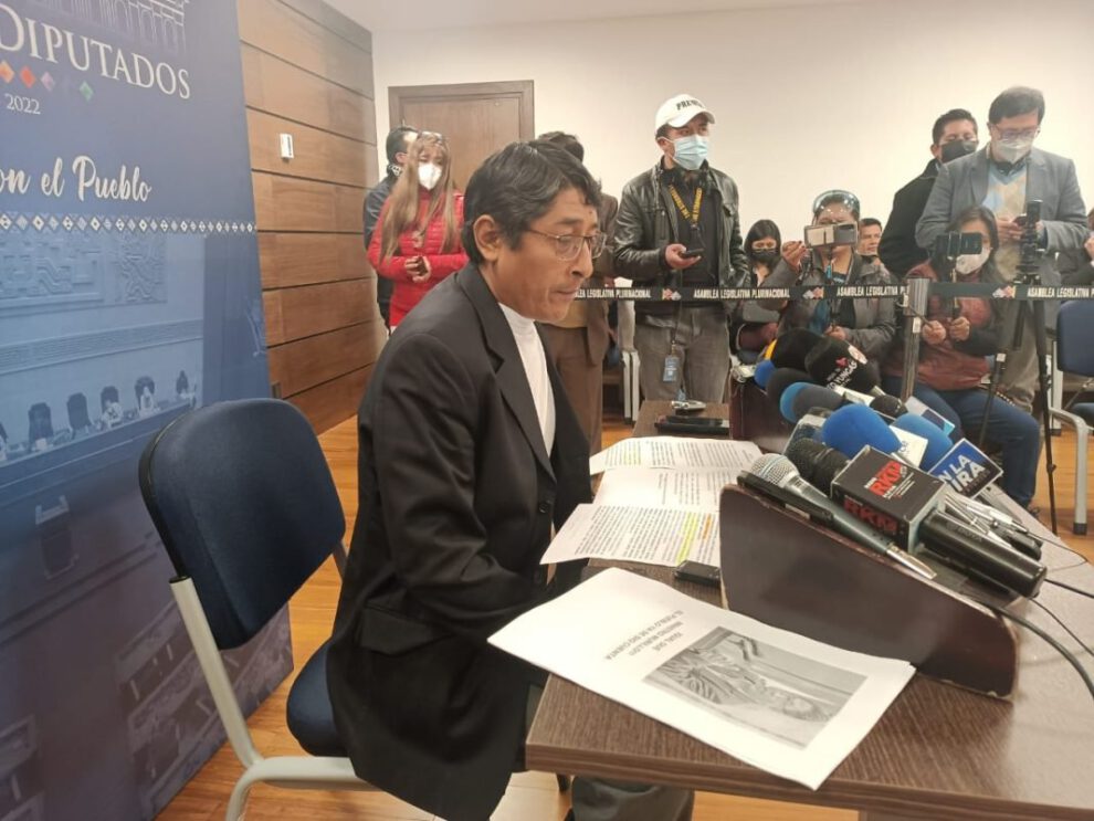 Mendoza cuestionó a Lima sobre la Ley 044