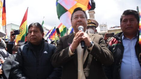 Luis Arce agradeció la concentración de organizaciones sociales en la Plaza Murillo