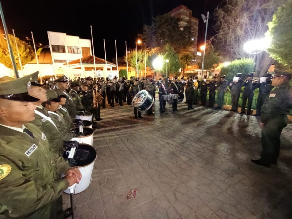 Concentración de las bandas musicales de la Fatescipol de Caracollo y Huanuni
