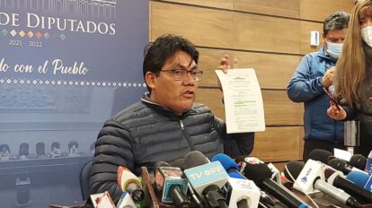 Héctor Arce del Movimiento Al Socialismo en conferencia sobre política boliviana