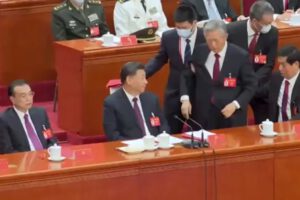 Xi Jinping expulsa a expresidente chino durante el Congreso del Partido Comunista