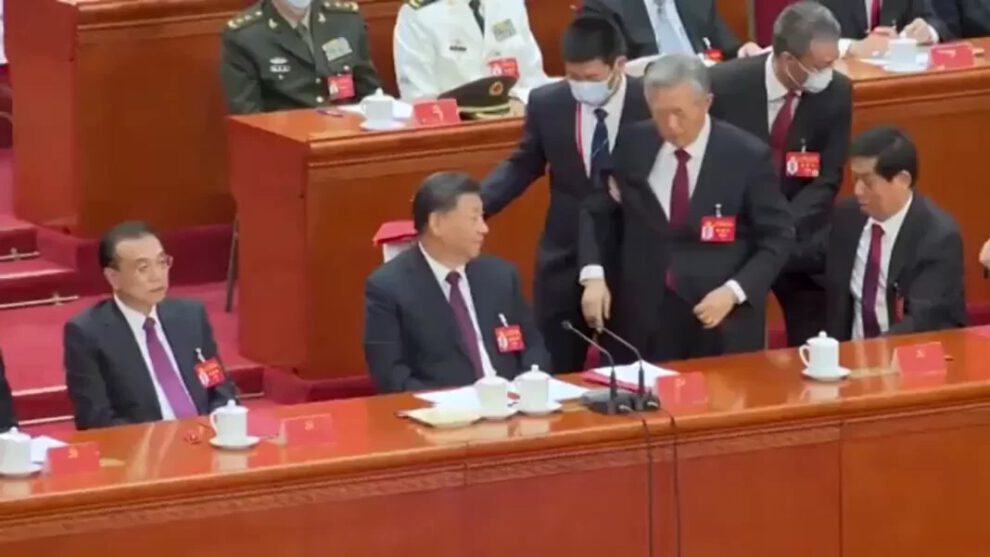 Xi Jinping expulsa a expresidente chino durante el Congreso del Partido Comunista