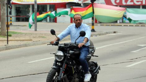 El gobernador de Santa Cruz, Luis Fernando Camacho llegando al diálogo sobre el Censo en 2023
