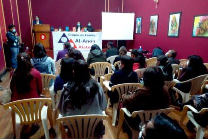 Reunión abierta del Grupo de familia Al-Anon/Alateen Oruro para pasar el mensaje sobre el alcoholismo