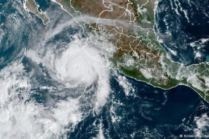 Imagen de satélite del huracán Roslyn acercándose a México