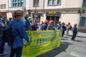 Mineros de Ferreco marchan en La Paz para exigir régimen tributario sostenible