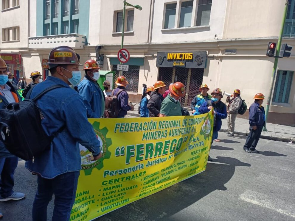 Mineros de Ferreco marchan en La Paz para exigir régimen tributario sostenible