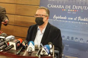 Imputación de exmagistrados por reelección indefinida