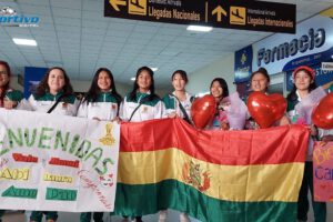 La delegación boliviana en el Mundial de fútbol infantil en Qatar