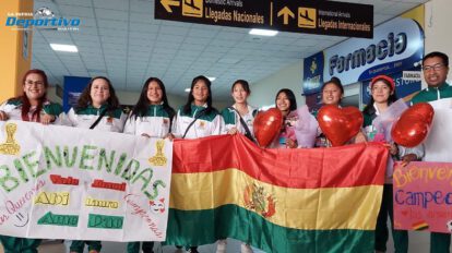 La delegación boliviana en el Mundial de fútbol infantil en Qatar