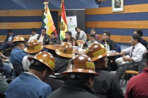 Acuerdo mineros auríferos Gobierno sobre impuesto del 4,8%