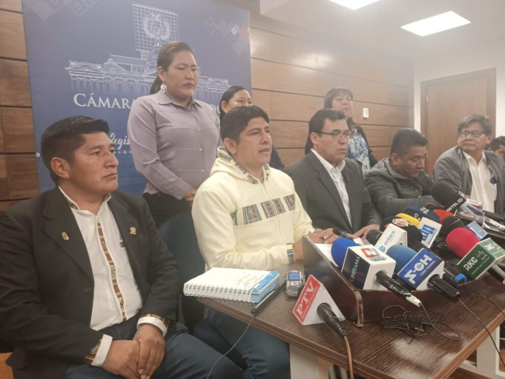 La bancada cruceña del MAS advierte con nacionalizar empresas