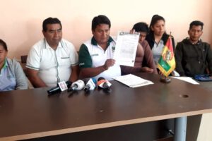 Autodefensa de Adepcoca liderada por Paulino Blanco durante conferencia de prensa