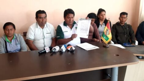 Autodefensa de Adepcoca liderada por Paulino Blanco durante conferencia de prensa