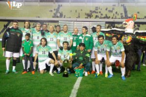 Mundialistas del 94 disputando un partido amistoso para Real Potosí