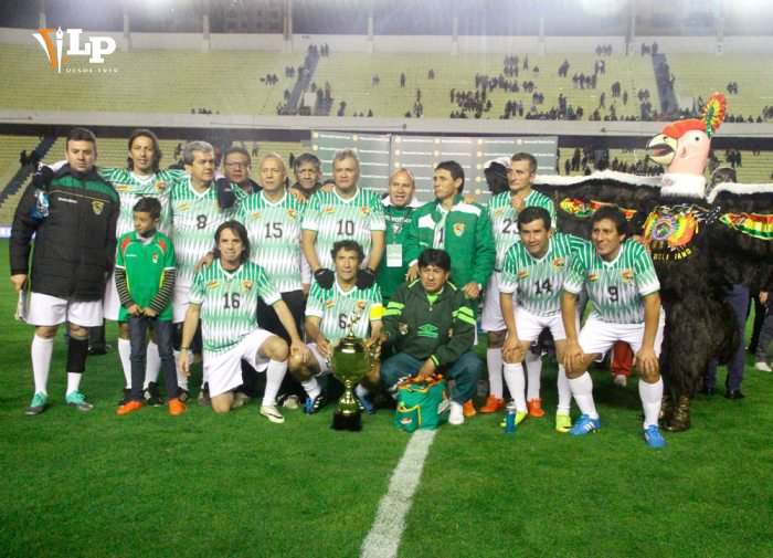Mundialistas del 94 disputando un partido amistoso para Real Potosí