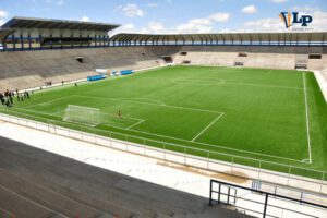 Sistema de iluminación en el estadio de Villa Ingenio