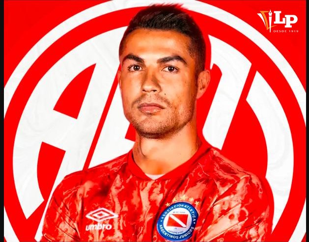 Cristiano Ronaldo con la casaca de Argentinos Juniors