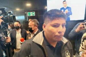 Senador Loza critica grupos de choque