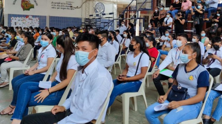 Cierre de unidades educativas en Santa Cruz
