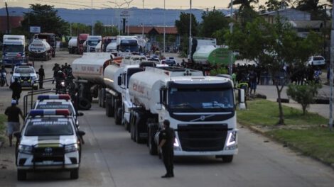 Enfrentamientos en la refinería de Santa Cruz