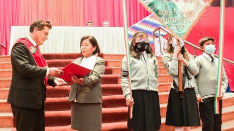Reconocimientos en Oruro por el aniversario de fundación