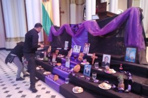 Tumba para las almitas en Todos Santos en La Catedral