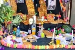 Tumba en memoria de artistas en la Gobernación de Oruro