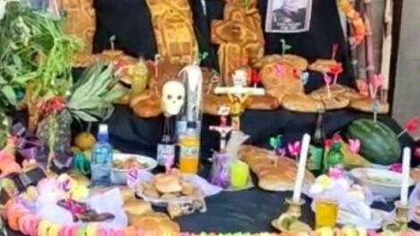 Tumba en memoria de artistas en la Gobernación de Oruro
