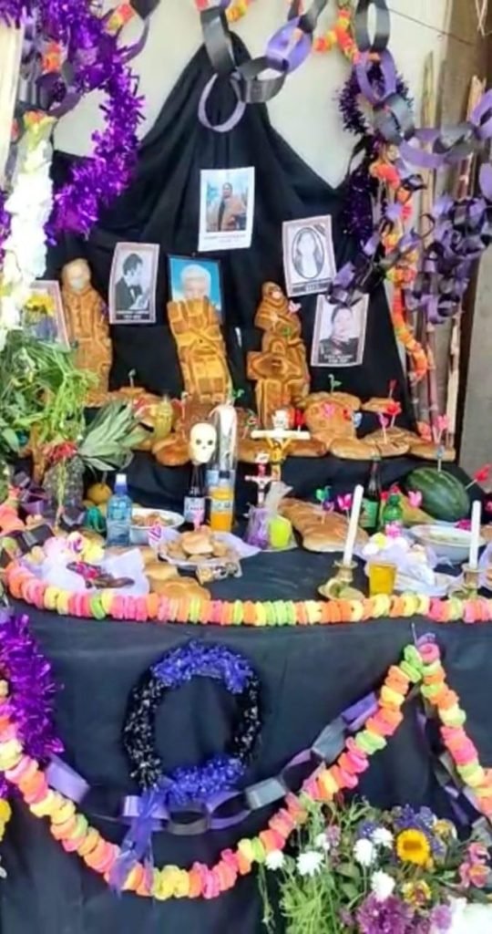 Tumba en memoria de artistas en la Gobernación de Oruro