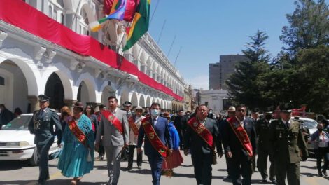 Autoridades saludan los 416 años de fundación de Oruro
