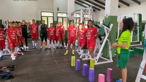 Selección Nacional femenina de fútbol afectada por el paro en Santa Cruz