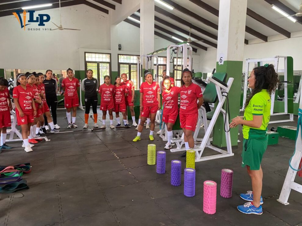 Selección Nacional femenina de fútbol afectada por el paro en Santa Cruz