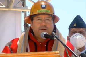 El mandatario se pronunció sobre la industrialización del litio en Uyuni