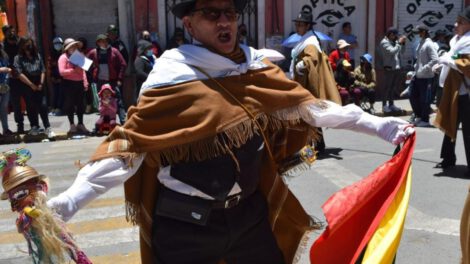 Bailarines desbordando alegría en el Primer Convite