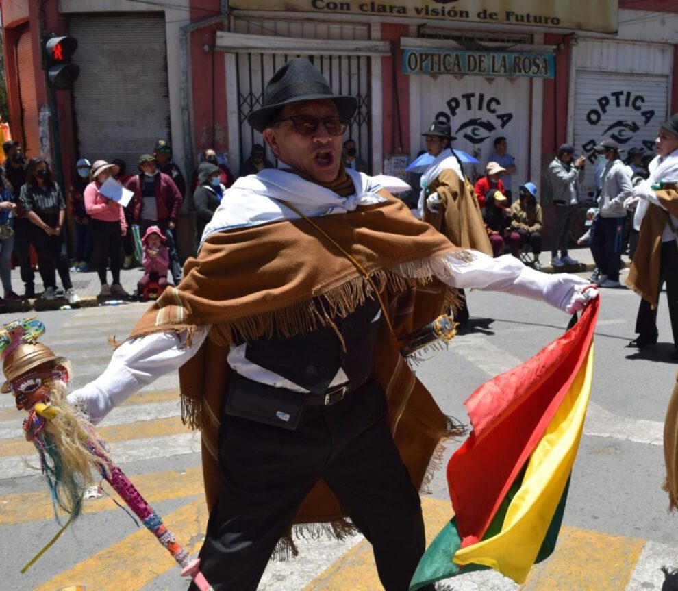 Bailarines desbordando alegría en el Primer Convite